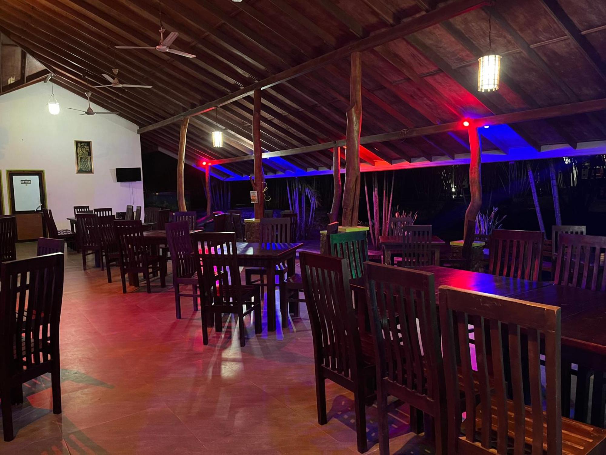 Royal Green Garden - Puttalam Exterior photo